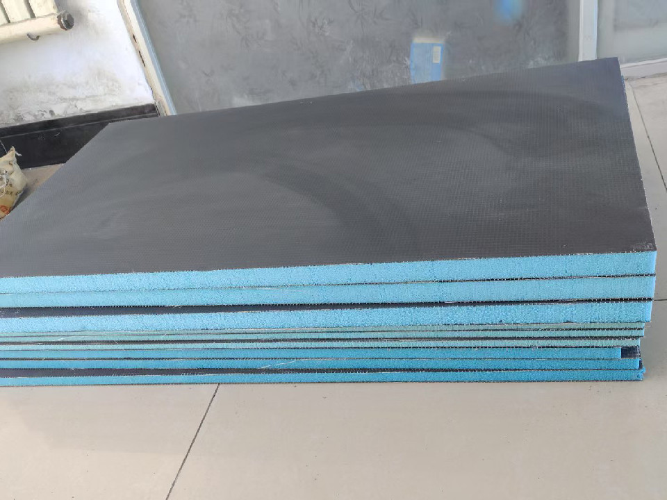 防水背襯板上面鋪地暖