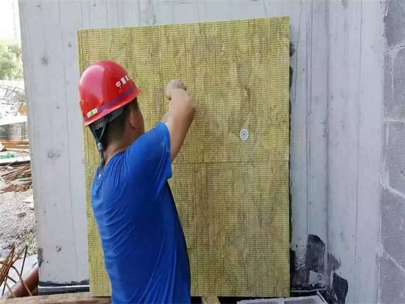 屋頂隔熱巖棉板安裝技術(shù)-昊辰巖棉板廠家 